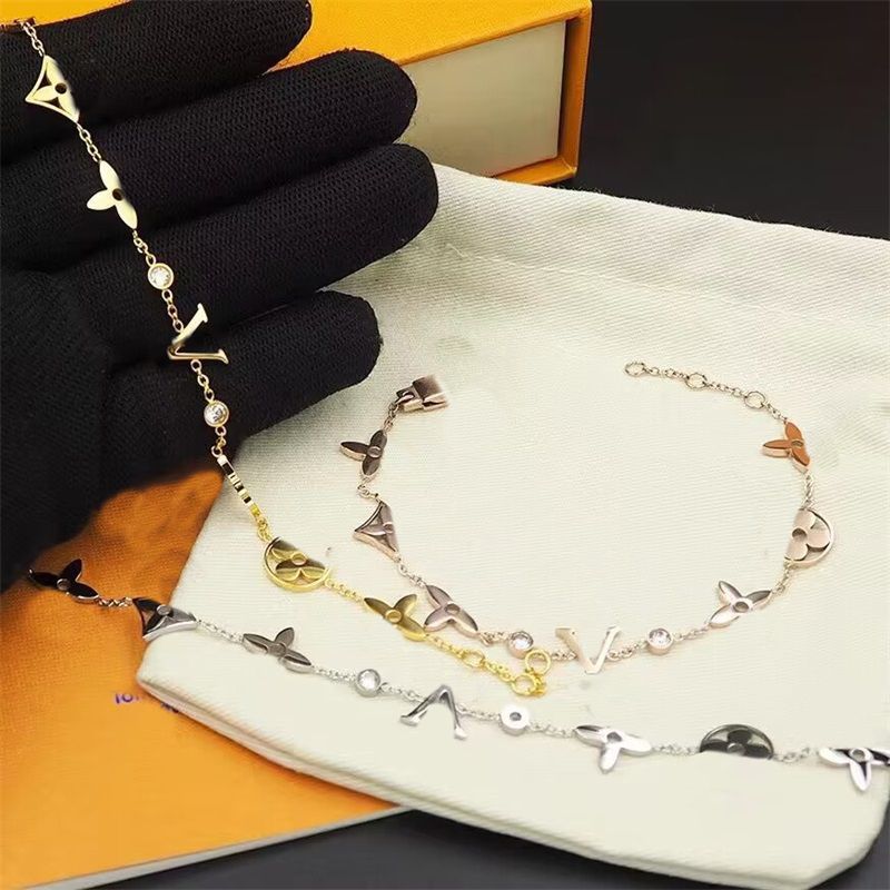 

2022 new top Women designer bracelet chain luxury bracelet gold plated fashion trendy pulsera lock flower letter pendant diamond cjeweler love charms bracelets