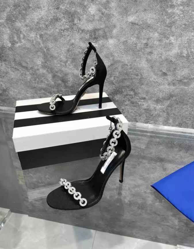 Les chaussures célèbres de la nouvelle saison aiment le lien de la chaîne de sandales ornées de cristal Party de mariage noir 35-43