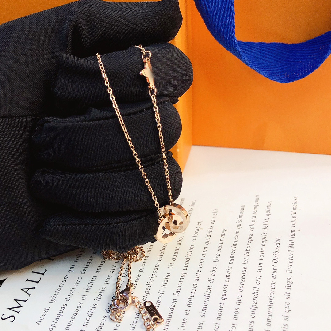 

Luxury Design Brand Necklace Flower 18K Gold Plated Stainless Steel Necklaces Choker Chain Letter Pendant Fashion Womens Wedding Jewelry Accessories X255