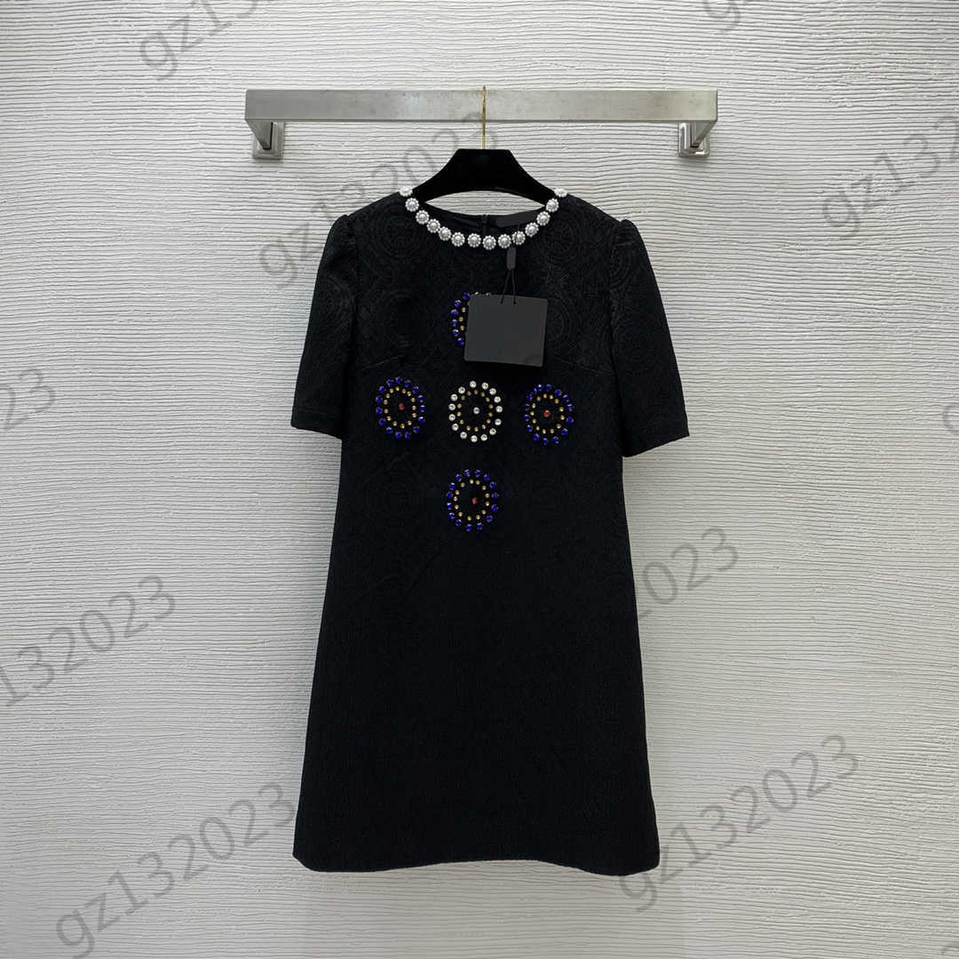 

Casual Dresses Womens Designer Dress Vintage Jacquard Fabric Diamond-encrusted Neckline Dress Short Sleeves Collect Waist Design A-line Maxiskit Women Apparel