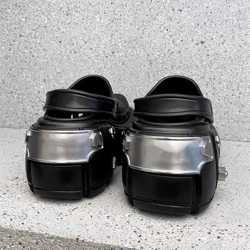 

Boots New Punk Metal Rivets Sandals Women Slippers Platform Outdoor Clogs Thick Street Beach Flip Flops Garden Shoes 221215
