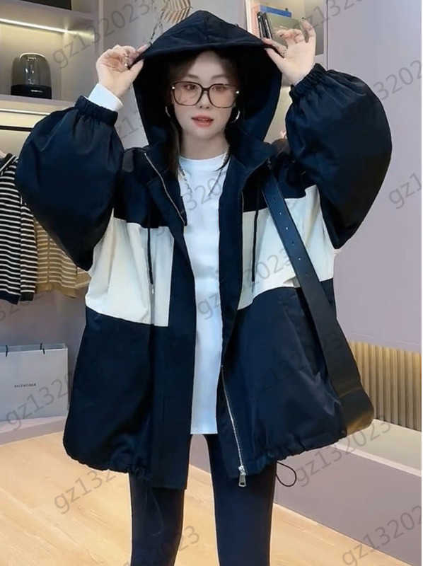 

Womens Jacket Classic Color Contrast Design Zipper Opening Long Sleeves Hooded Jacket Back Letter Print Loose Silhouette Cotton Warm Coats Women Wear 1970