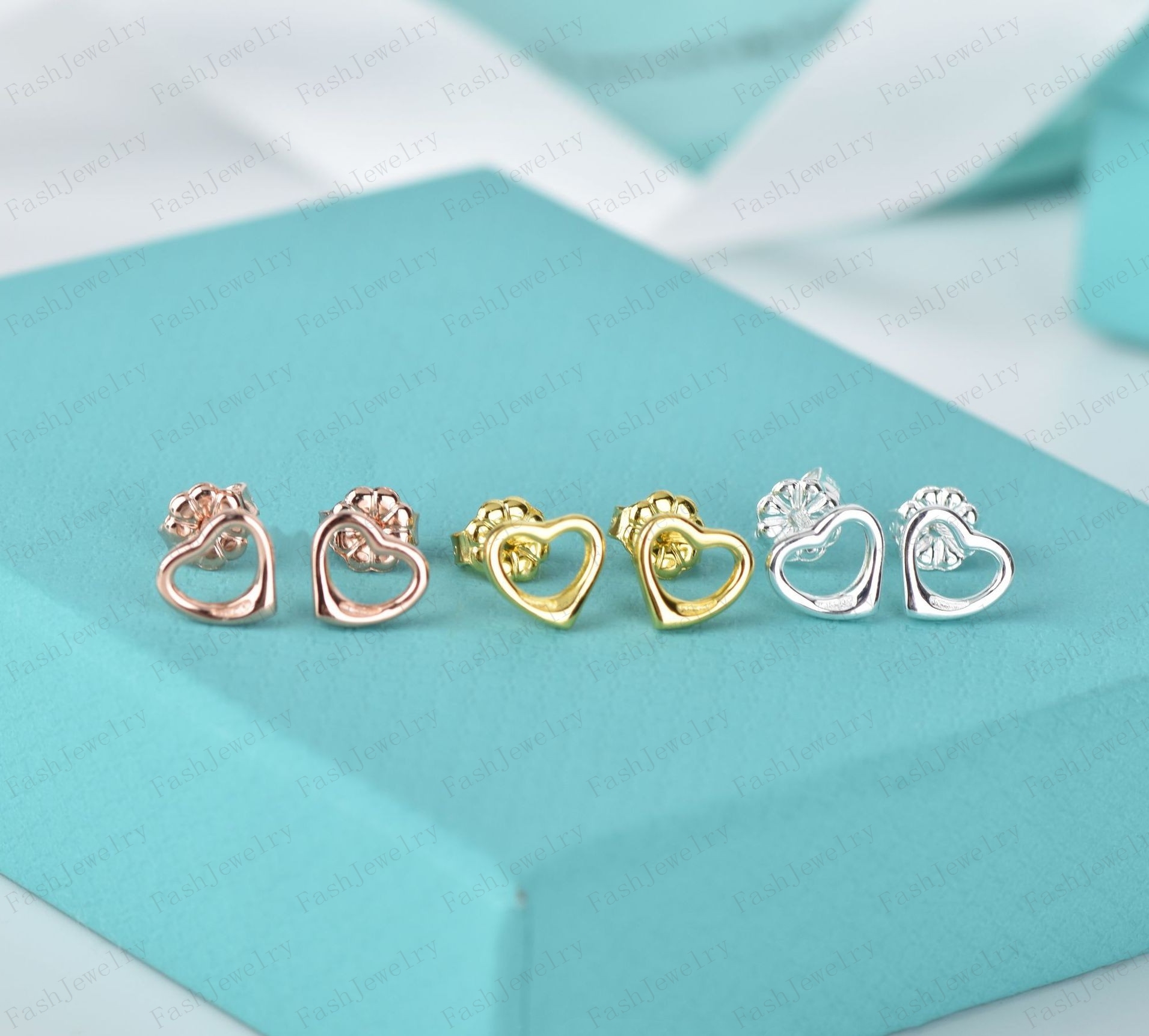 

Hollow heart earrings 18K gold-plated luxury brand designer letter earrings female simple hollow earrings wedding jewelry