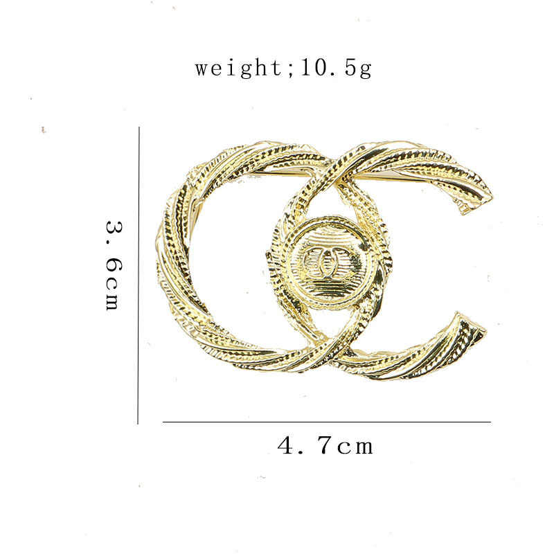 

Luxury Designer Brand Letters Brooches 18K Gold Plated Womens Inlay Crystal Rhinestone Round Brooch Charm Suit Pin Marry Wedding Party Gifts Jewelry Accessorie
