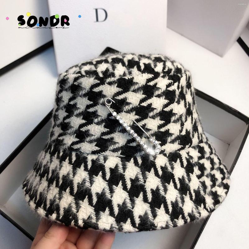 

Berets Designer Fibula Autumn Winter Women Houndstooth Bucket Hats Fashion Hat Ladies Plaid Elegant Big Brim Caps Letter Wholesale, Black