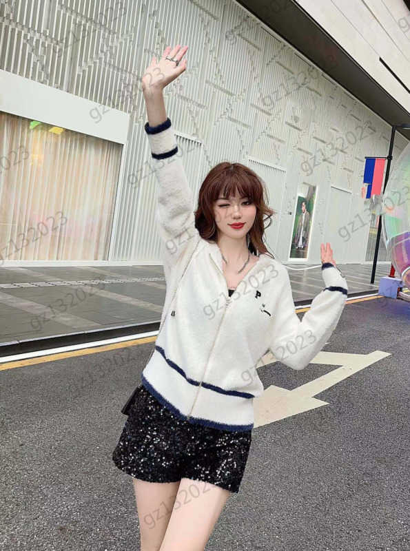 

Womens Sweaters Soft Ermine Fabric Chest Letter Embroidery Knitted Cardigan Zipper Flap Short Hooded Joker Knitwear Designer Brand Women Clothing 1970, 10