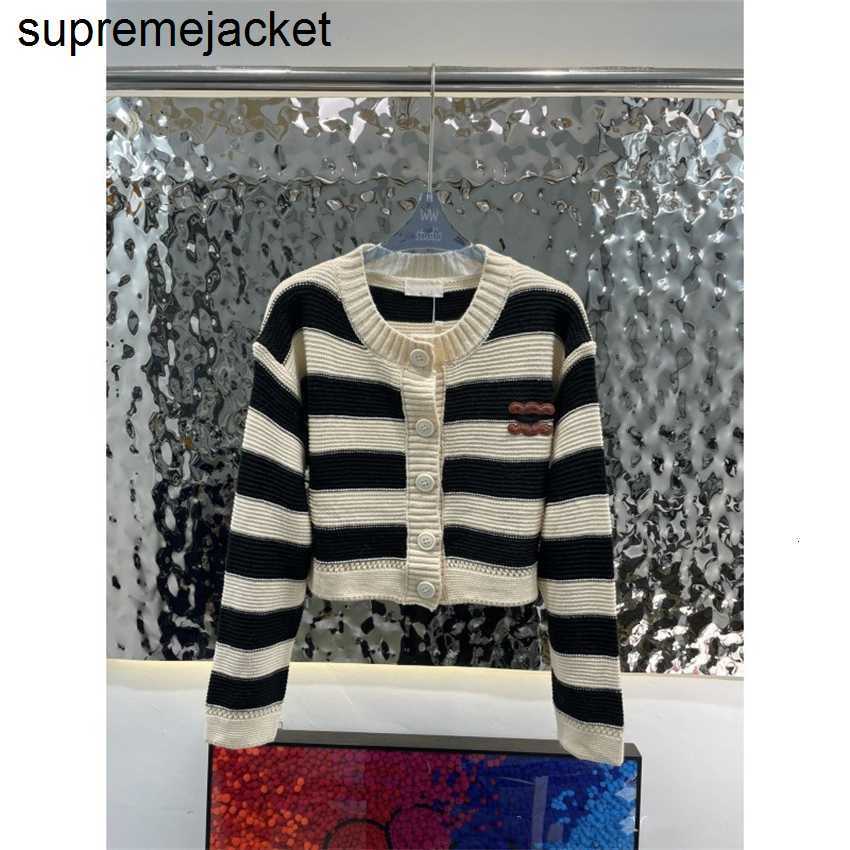 

autumn and winter woman tops sweater Ce new style classic stripe splicing fashionable leather label embellishment simple knitting Long sleeve tunics, As shown in figure