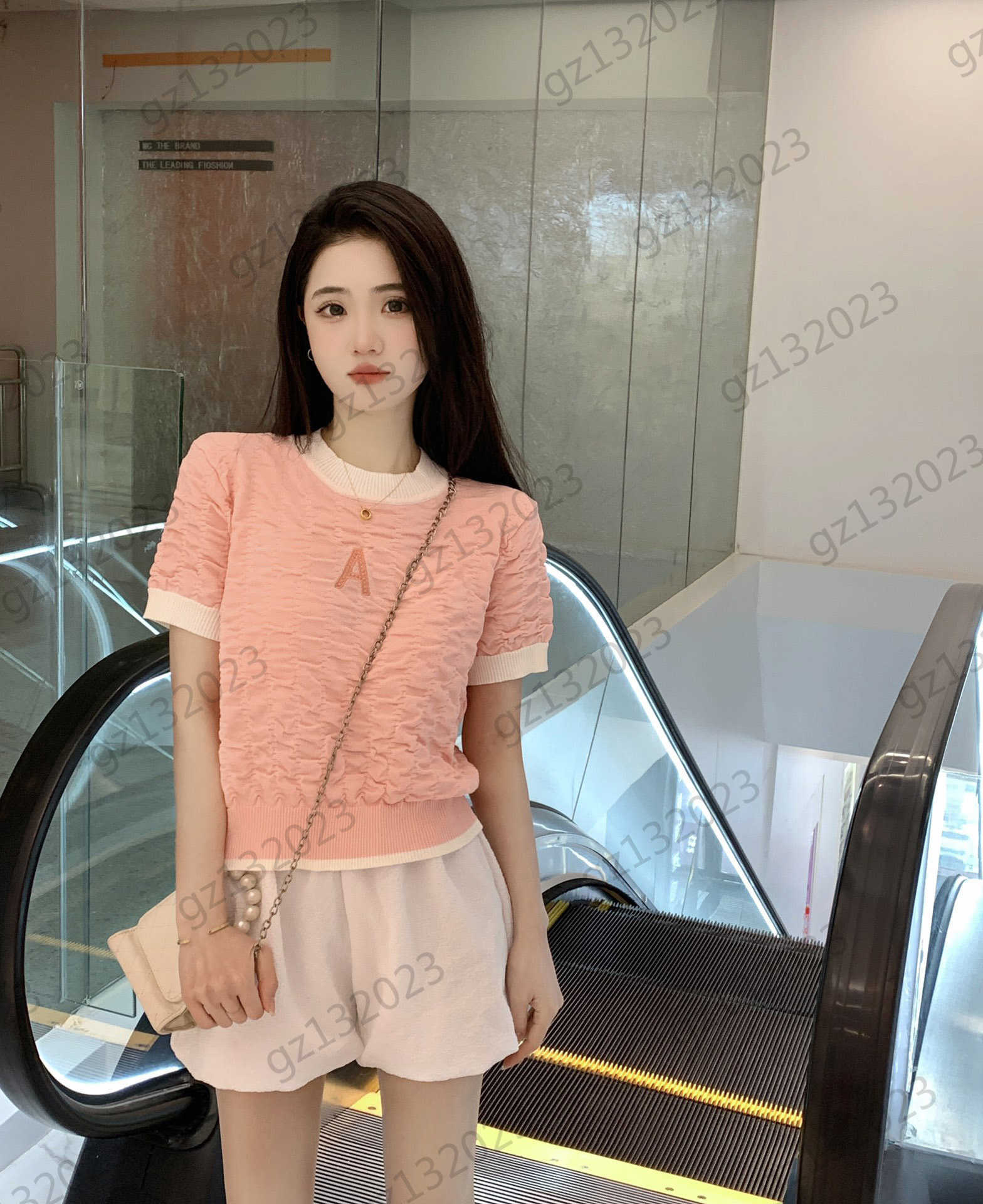 

Womens Clothes T-shirts Color Matching Bag Edge Hot Drill Decoration Round Neck Pullover Tops Pleated Fabric Slim Short Tees Fashion Brand Women Clothing 2 Colors