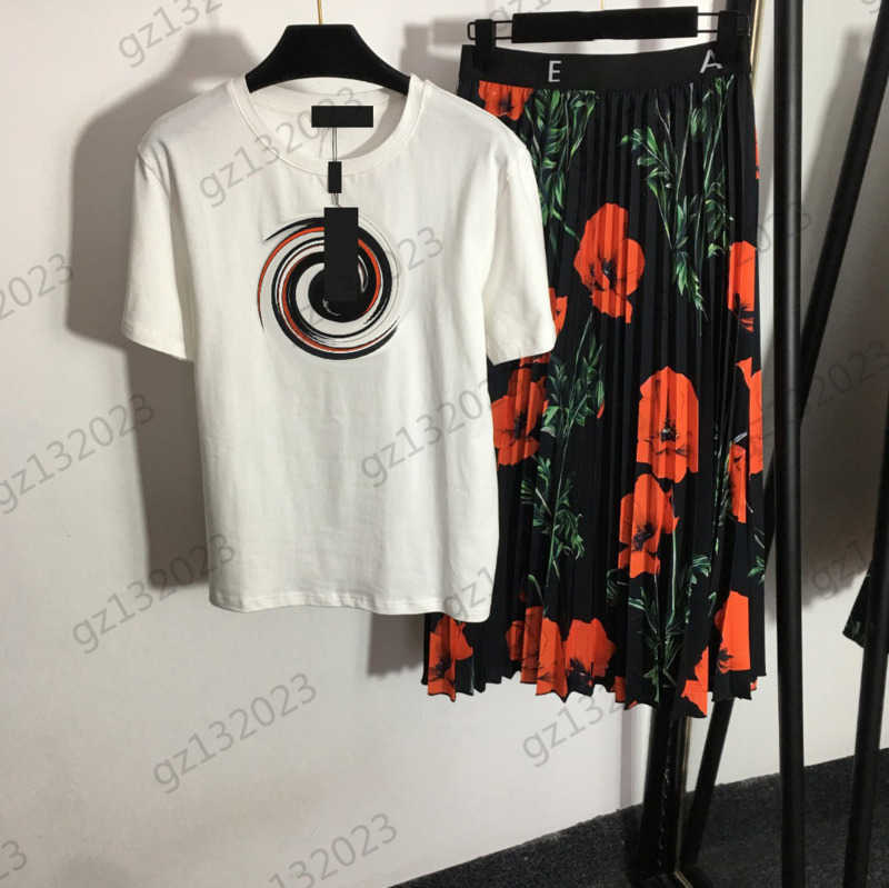 

Women Two Piece Dresses Color Matching Logo Embroidery Round Neck Short Sleeve T-shirt Floral Printing High-waisted Pleated Skirts Womens Clothing 2 Colors 1970