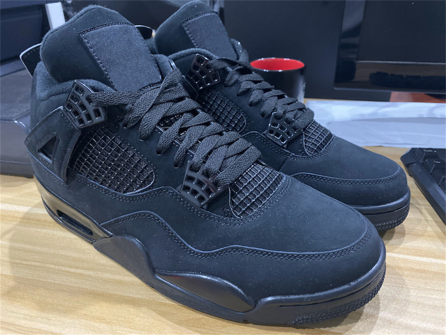 

Jumpman 4 4s Black Cat Shoes Blackout aj x SB Black/Black-Light Graphite Fire Red Thunder Blue Yellow Backboard Men Women Sneakers, Item30
