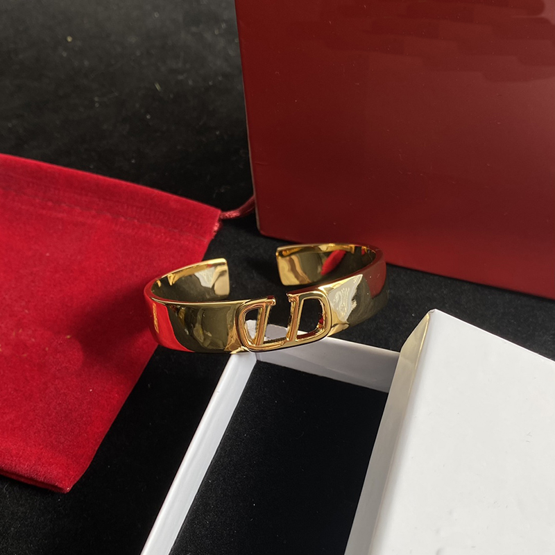 

Womens Luxury Fashion Designer Bracelets For Men Women Gold Bangles Female Bracelet Party Gift Bracelets Letter Bangle 2212235QS