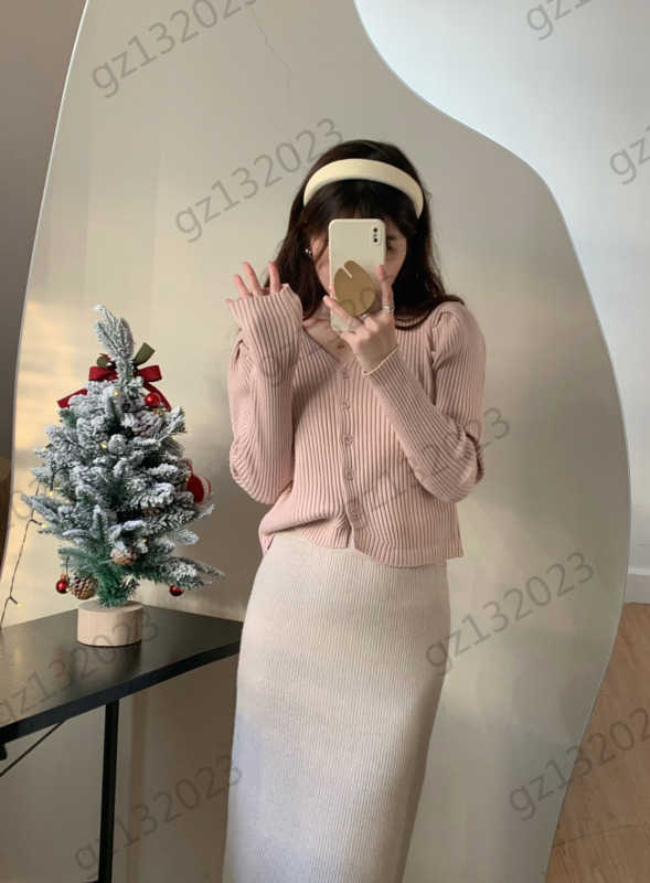 

Womens Sweaters V-neck Hollowed Out Design Button Knit Cardigan Solid Color Striped Embellished Long-sleeved Knitwear Soft Lady Style Women Clothes 1970