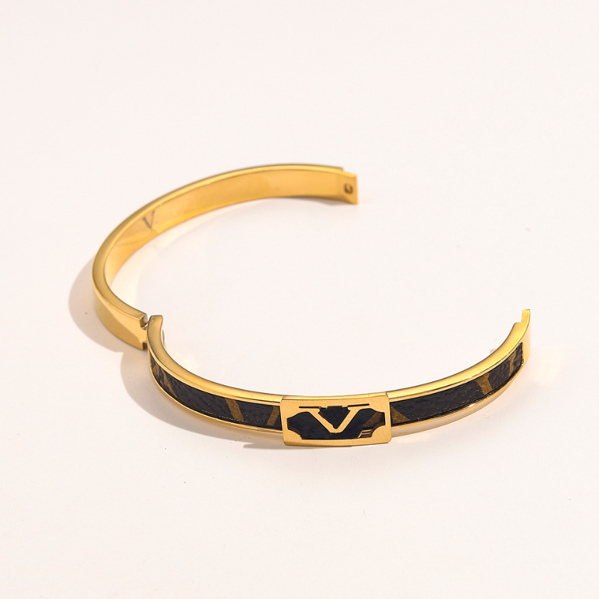 

18k Gold Plated Bangle Bracelets Luxury Brand Designers Letters Leather Printing Fashion Womens Love Embossed Stamp Bangle Wedding Party Jewellery Gift