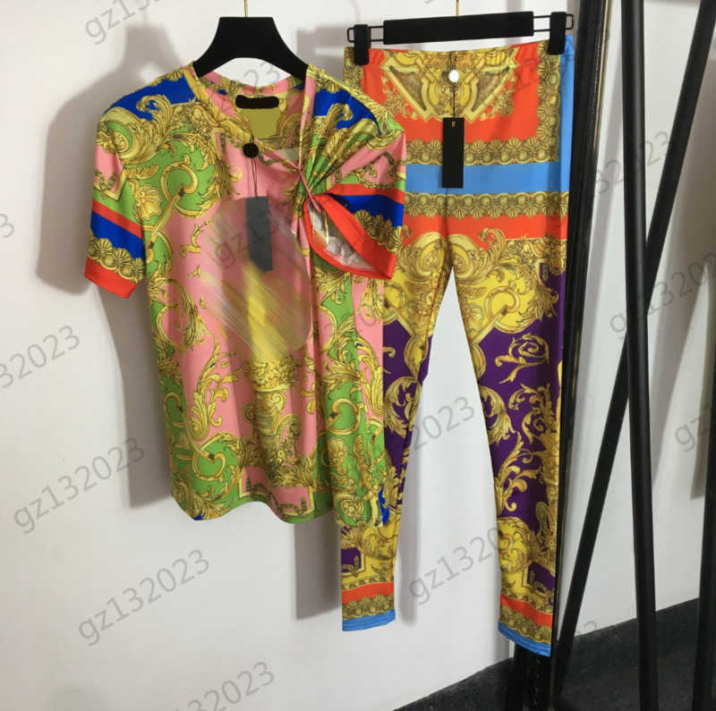 

Womens Tracksuit Classic Medusa Figure Print Pin Design Round Neck Short Sleeves T-shirt Soft Breathable Material Stretch Leggings Women Clothing 1970