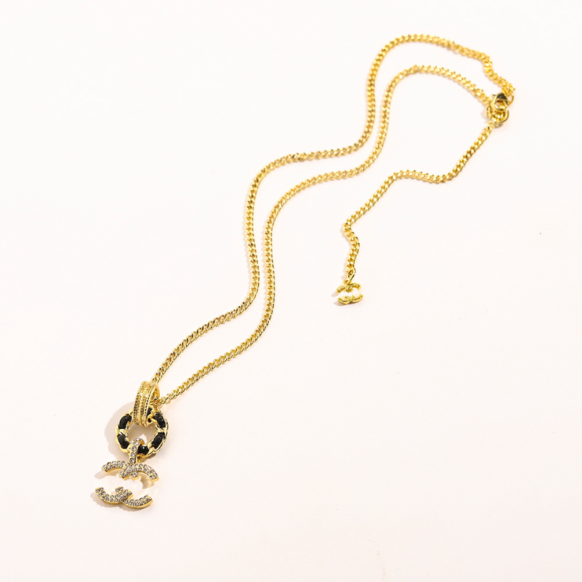 

Fashion Couple Love Necklaces Classic Design Women Necklace Real Gold Plating Luxury Jewelry Geometric Round Pendant Necklace Designer Accessories Family