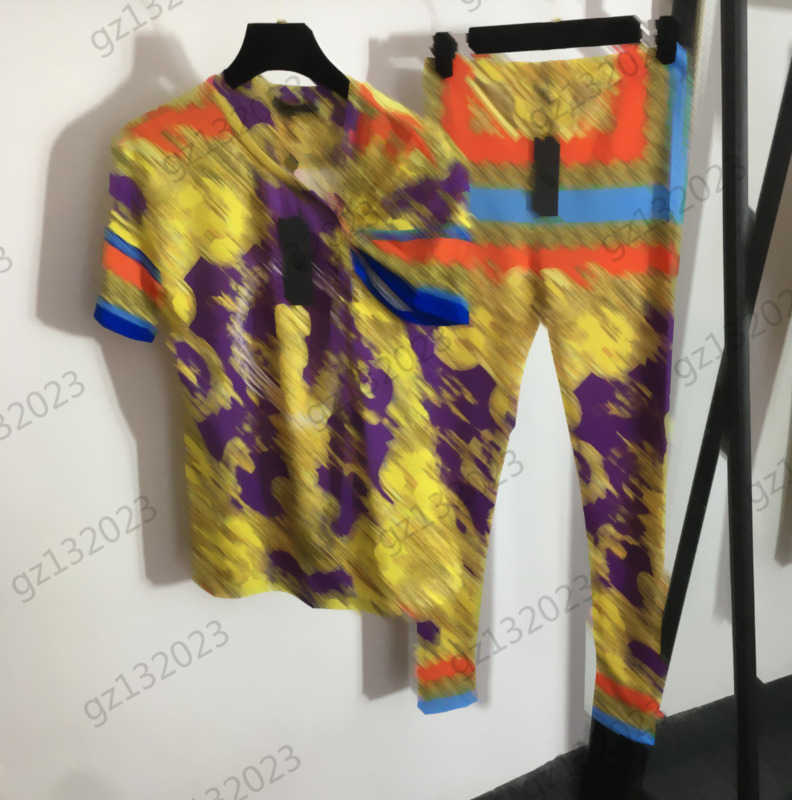 

Womens Tracksuit Double-sided Gold Figure Print Metal Pin Decoration Round Neck Short Sleeves T-shirt High-waisted Tight Pants Retro Luxury Style Women Clothing 1970