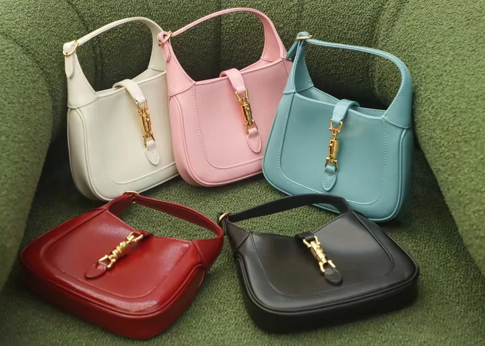 

Classic Genuine leather Bag Cross Body Women's men handbags Luxurys Designers fashion totes wallet Shoulder pochette strap Clutch famous Underarm city Evening bags, Classic m0nogram