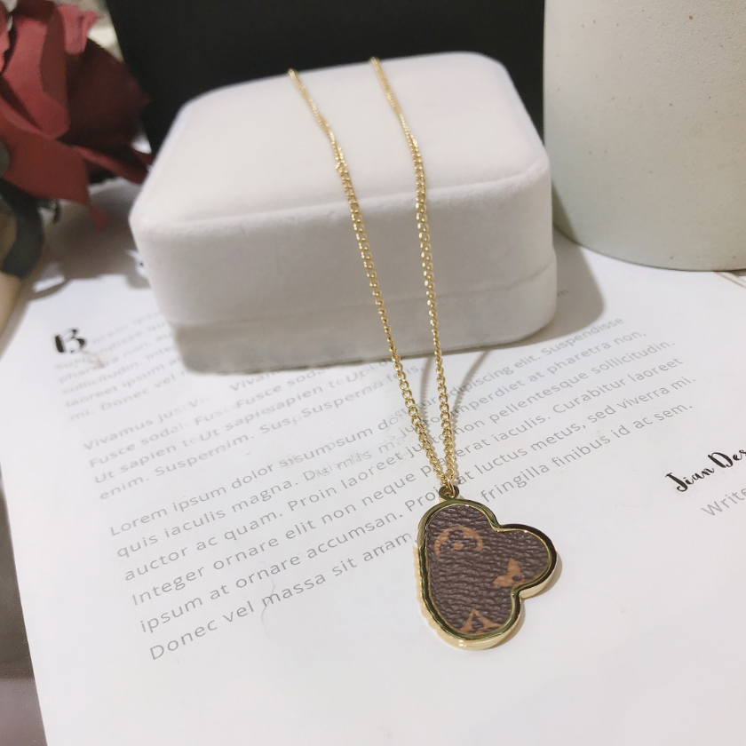 

Elegant Exquisite Design Necklaces Popular Young Fashion Necklaces Designer Jewelry Accessories Classic Senior Brand Selected Birthday Family Couple Gift