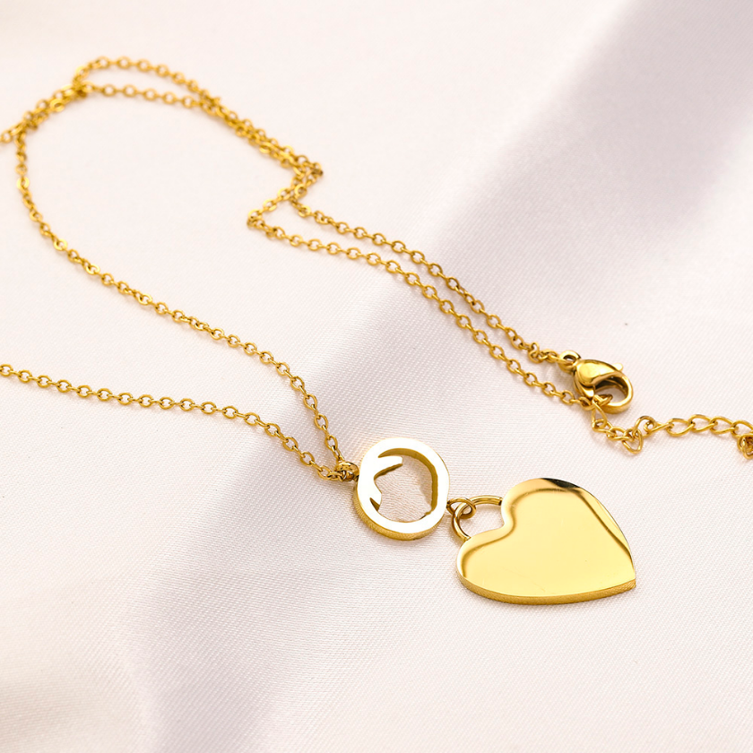 

Classic High Sense Pendant Necklace Luxury Girls Couple Love Necklaces Designer Jewelry Accessories Charm Long Chain 18k Gold Plated Necklace With Gifts Box
