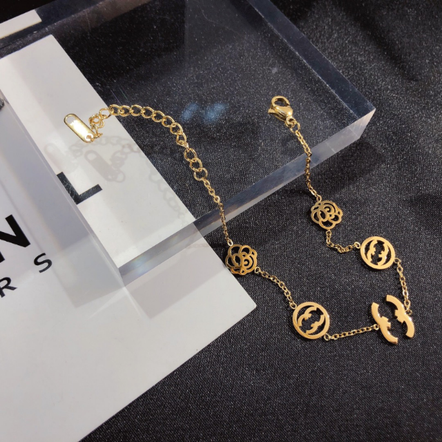 

Fashion Letter Chain Bracelet Designer Camellia Bracelets Luxury Couple Gold Plated Bracelet Design Gifts Accessories For Women Wedding Party Jewelry Premium