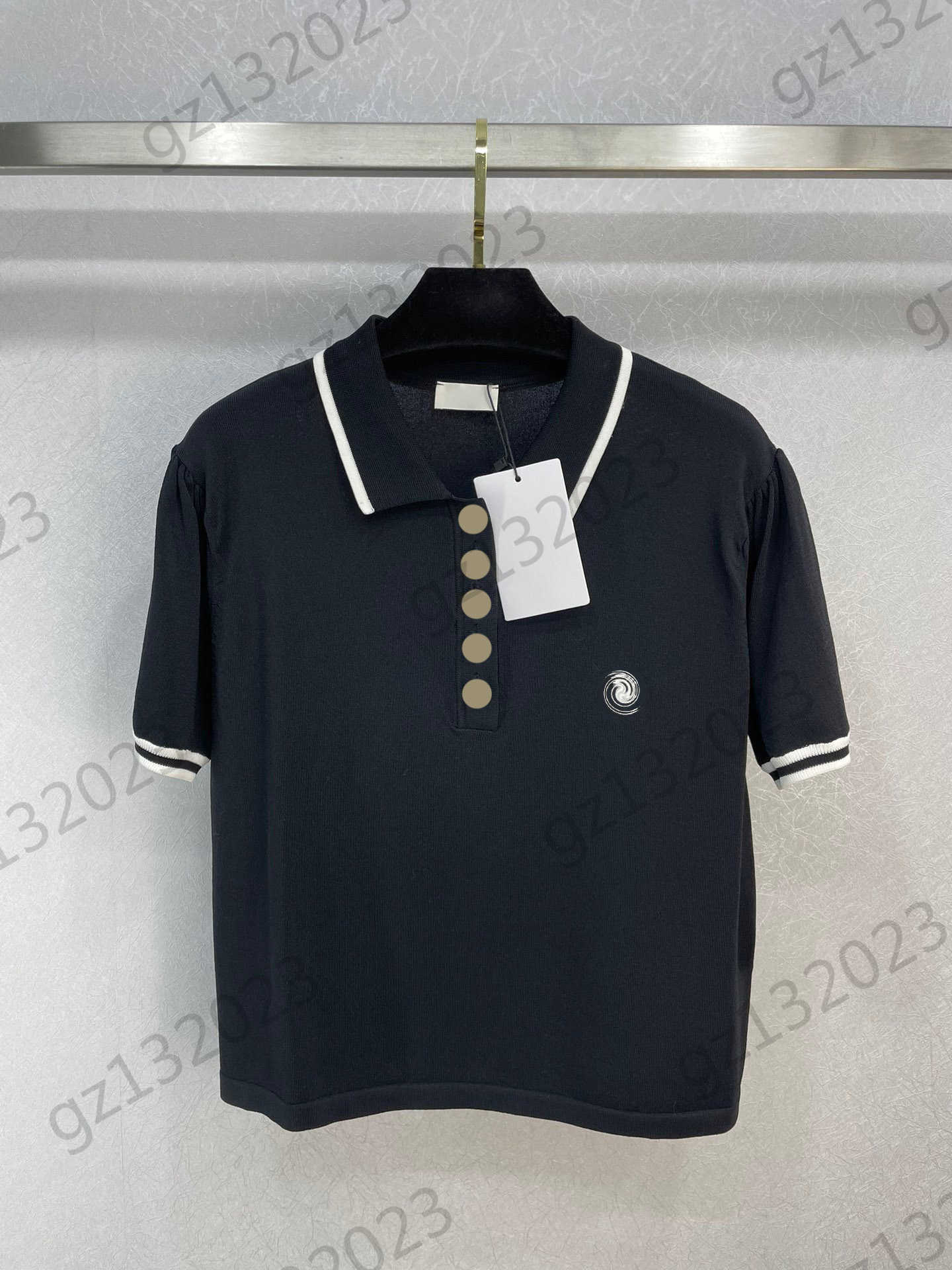 

Womens Sweaters Contrasting Colors Striped POLO Collar Short-sleeved Knitted Sweater Metal ButtonsSimple Personality Knitwear Fashion Women Apparel