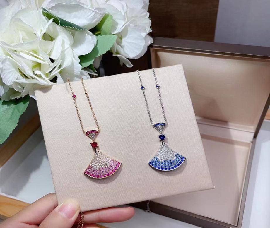 

brand luxury skirt designer necklaces for women 18K gold love heart shining crystal diamond pendant clovers necklace choker cross 9590341