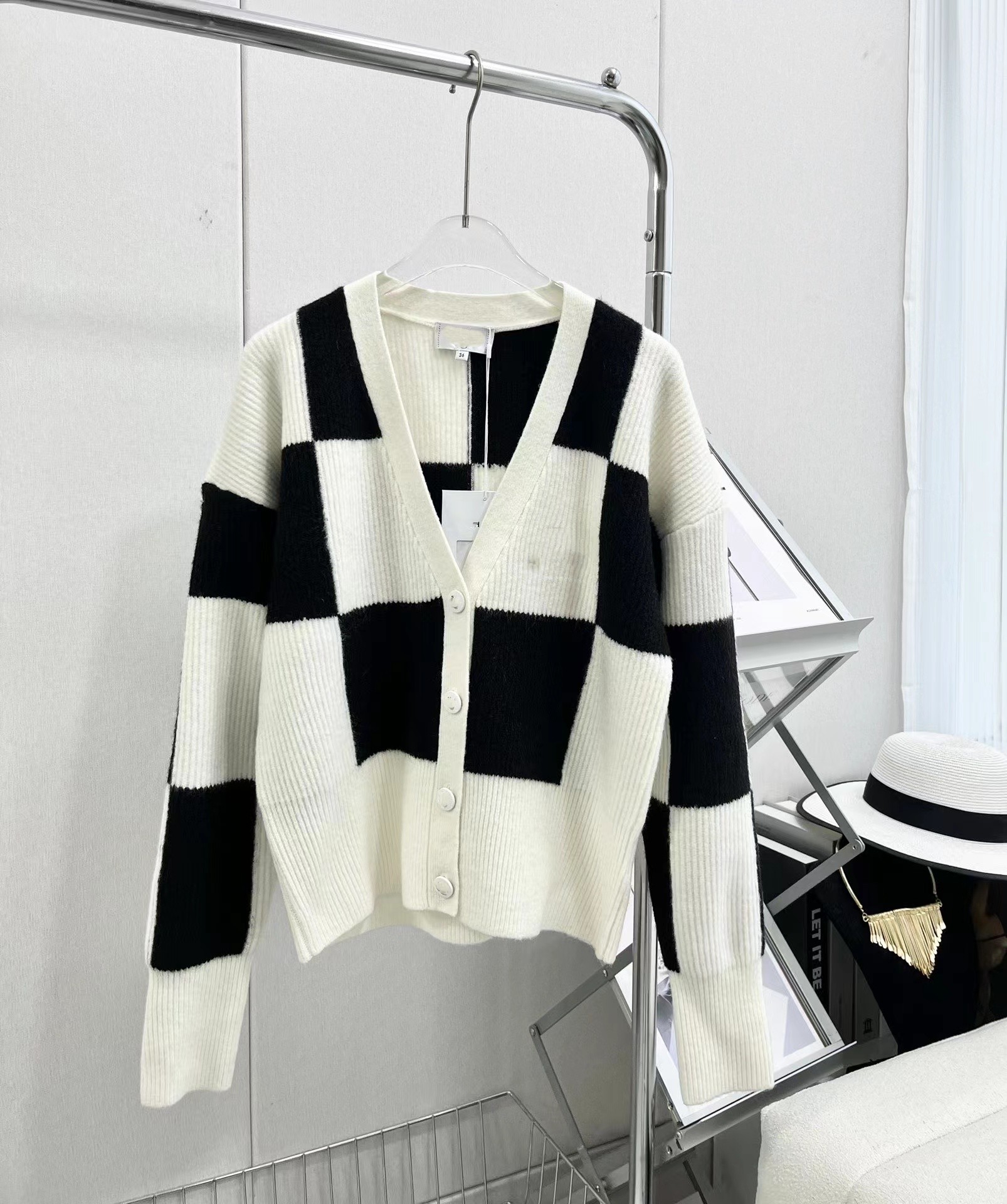 

Women' Knits & Tees 2023 New Spring V Neck Long Sleeve Panelled High End Jacquard Women' Designer Sweater 1224-6, Multi