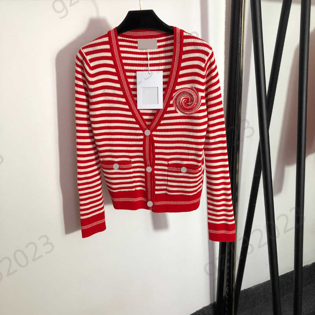 

Cardigan Womens Sweaters Chest Logo Embroidery Stripe V-neck Knit Cardigans Custom Button Open Pockets Short Knitwear Fashion Brand Women Apparel 2 Colors