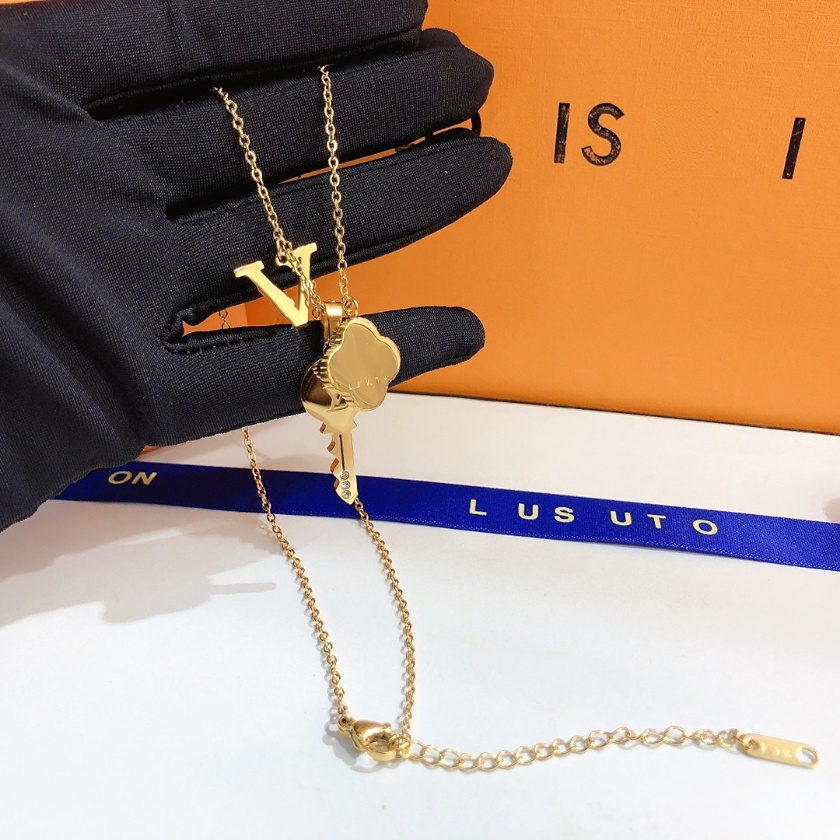 

Luxury Clover Pendant Necklaces Fashion 18k Gold Plated Necklaces Popular Brand Jewelry Accessories Exquisite Design Gifts For Women Family Couple