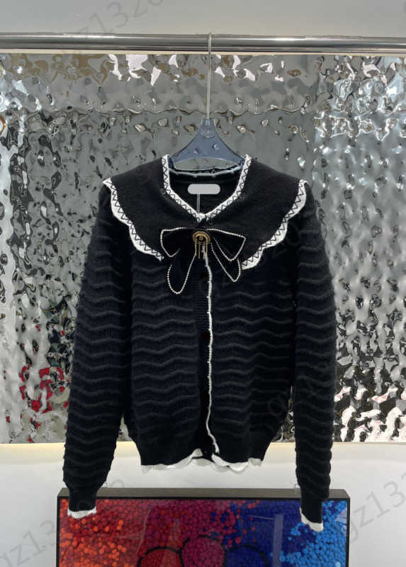 

Cardigan Womens Sweaters Rhinestone Logo Decoration Crew Neck Slim Knitted Cardigans Stripes Embellish Button Long Sleeves Knitwear Women Clothing 1970