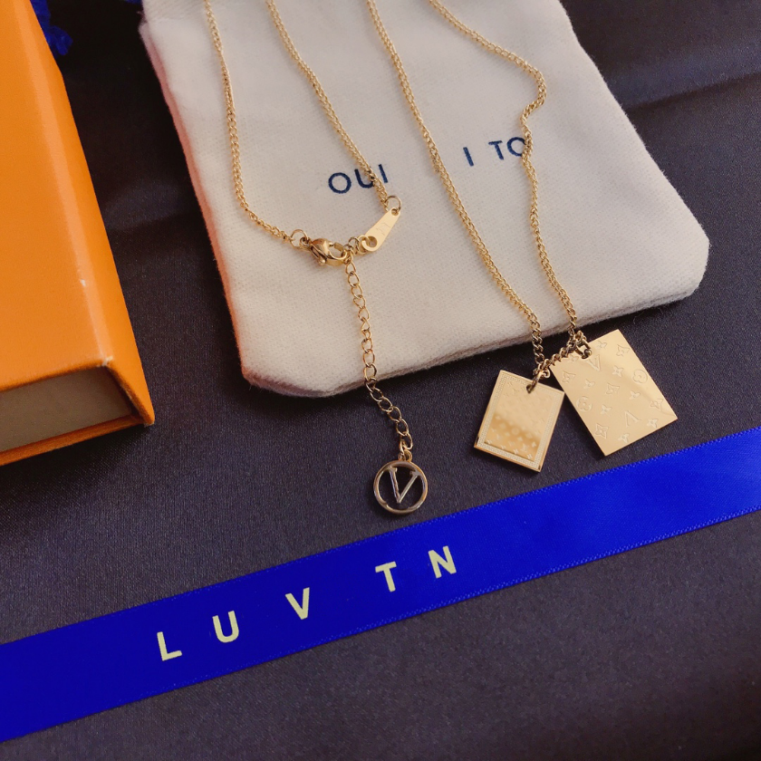 

Charm Premium 18k Gold Plated Necklaces Selected Luxury Exquisite Square Brand Necklace Designer Jewelry Long Chains Elegant Accessories Girl Party Gifts