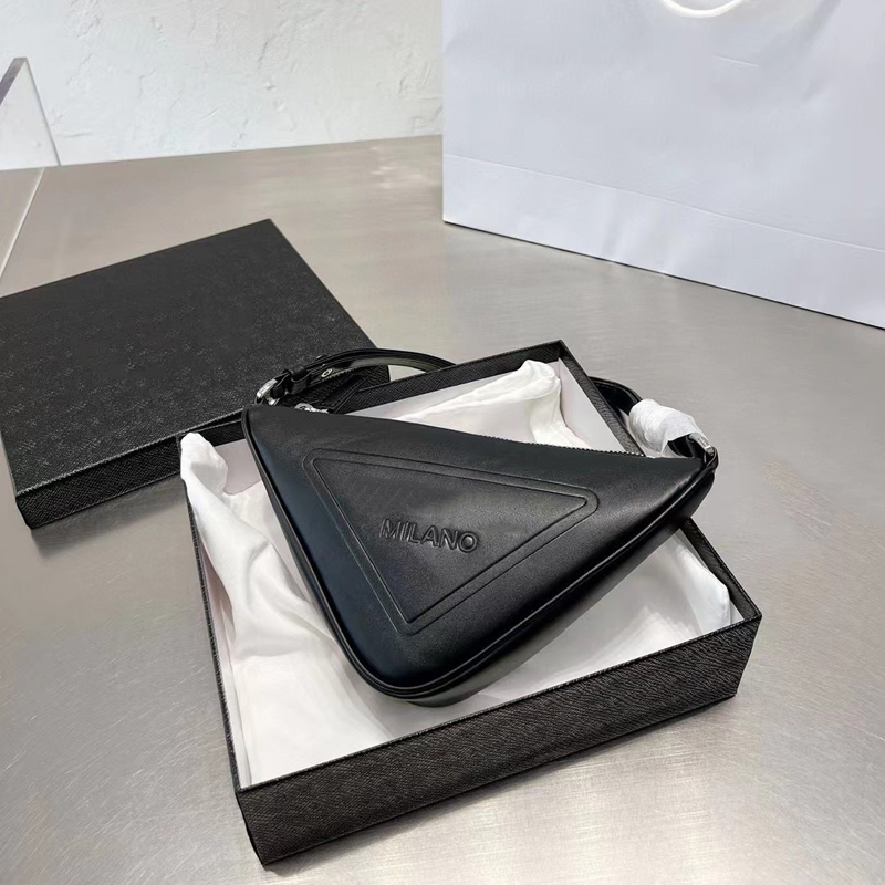 

23ss Mini Triangle Shoulder Bags Womens Handbags New Designer Hobo Leather Hobos Women Street Fashion Bag Purses Letters Purse D2212234F, Black