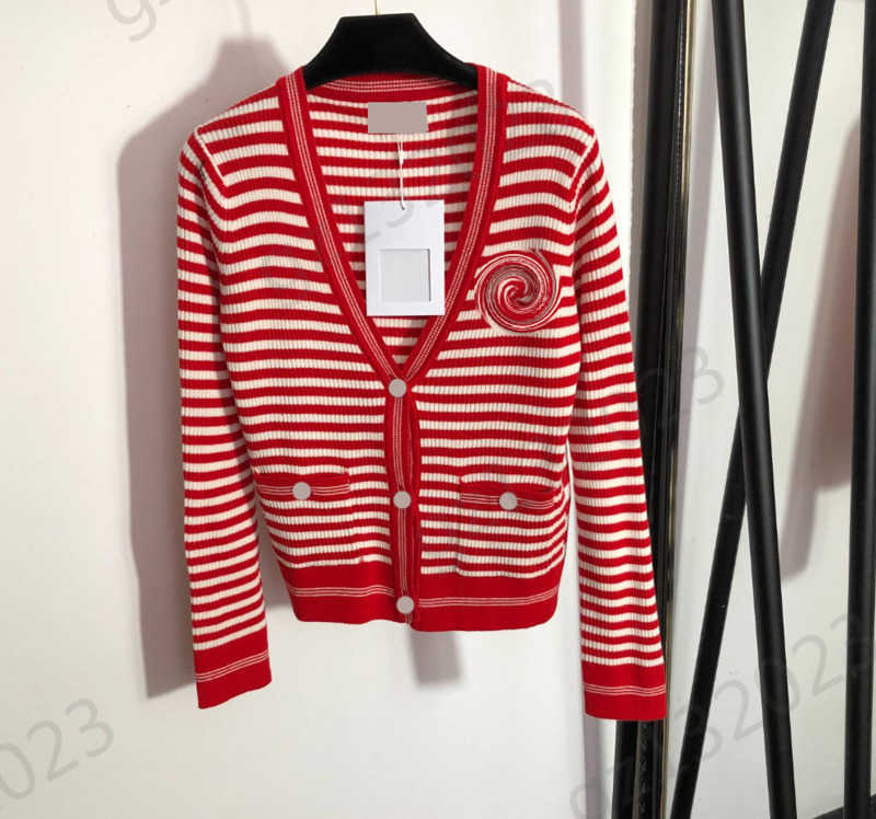 

Cardigan Womens Sweaters Chest Logo Embroidery Stripe V-neck Knit Cardigans Custom Button Open Pockets Short Knitwear Fashion Brand Women Apparel 2 Colors 1970
