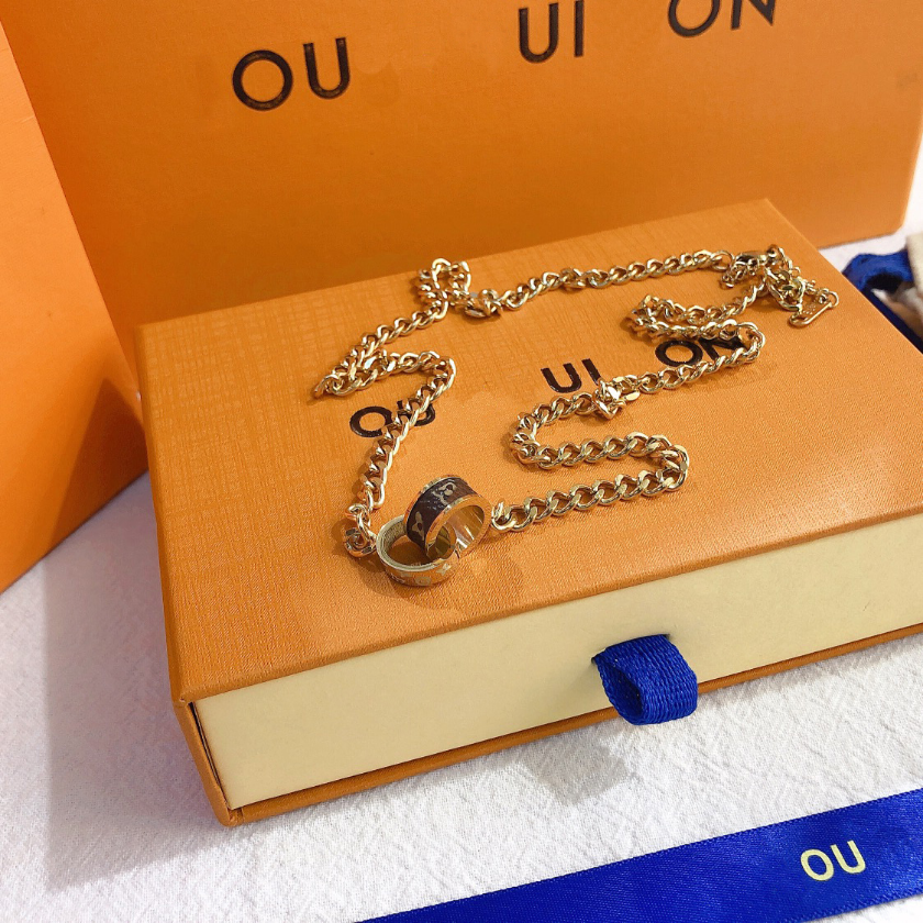 

Fashion Designer Pendant Necklace Classic Premium Jewelry Necklace Charm Womens Accessories Hot Selection Brand Gifts Christmas 18k Gold Plated