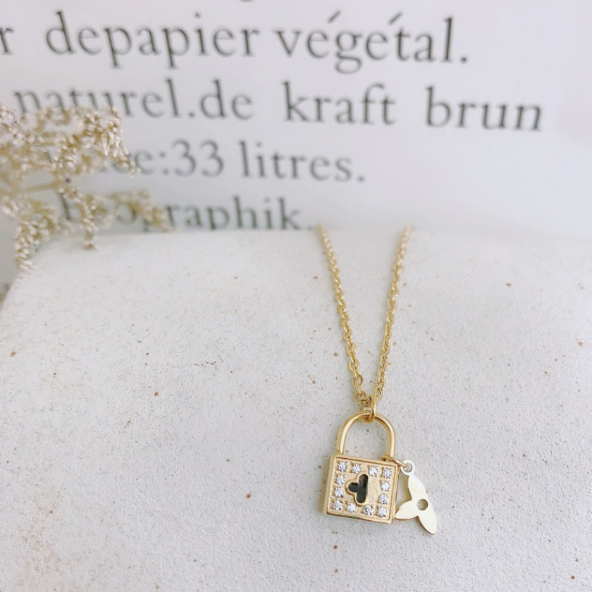 

18K Gold Plated Stainless Steel Necklaces Fashion Women Designer Necklaces Choker Letters Pendant Chain Crystal Rhinestone Wedding Jewelry Gift X231