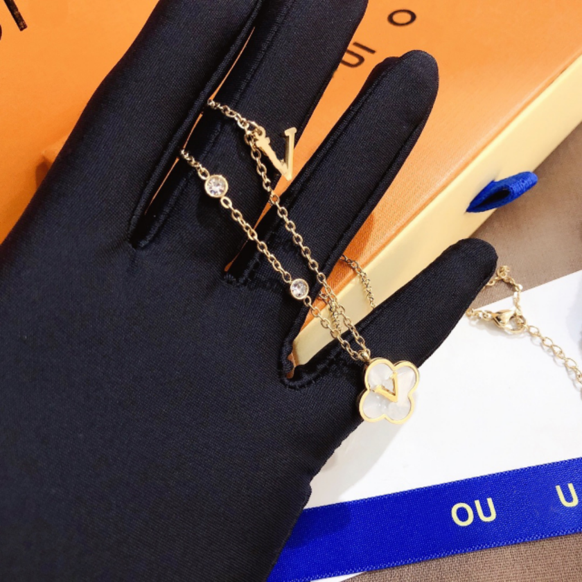 

International Luxury Brand Fritillaria Pendant Necklaces 18k Gold Plated Necklaces High End Jewelry Long Chains Design For Women Exquisite Fashion Premium Gift