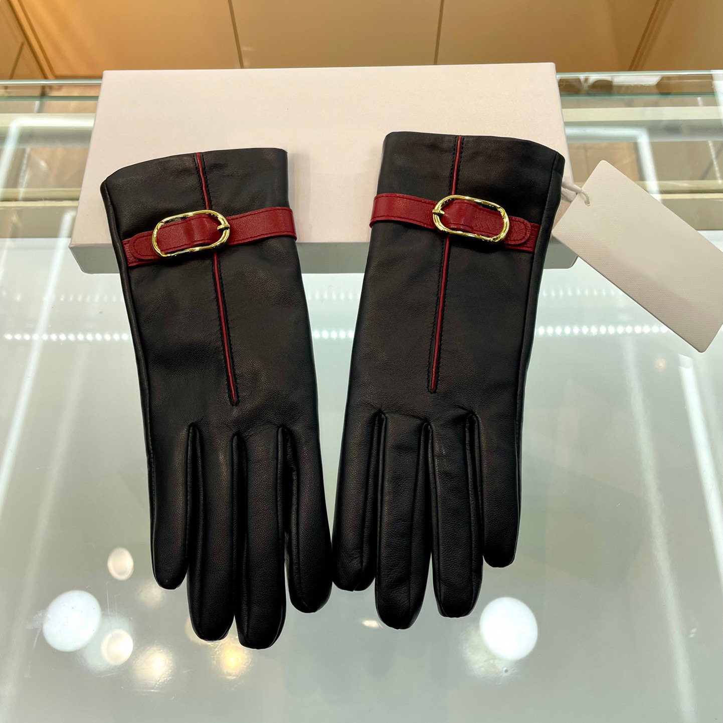 

Exquisite Letter Buckle Gloves Golden Icon Belt Mittens Designer Sheepskin Gloves Warm Thick Sheepskin Mitten With Box