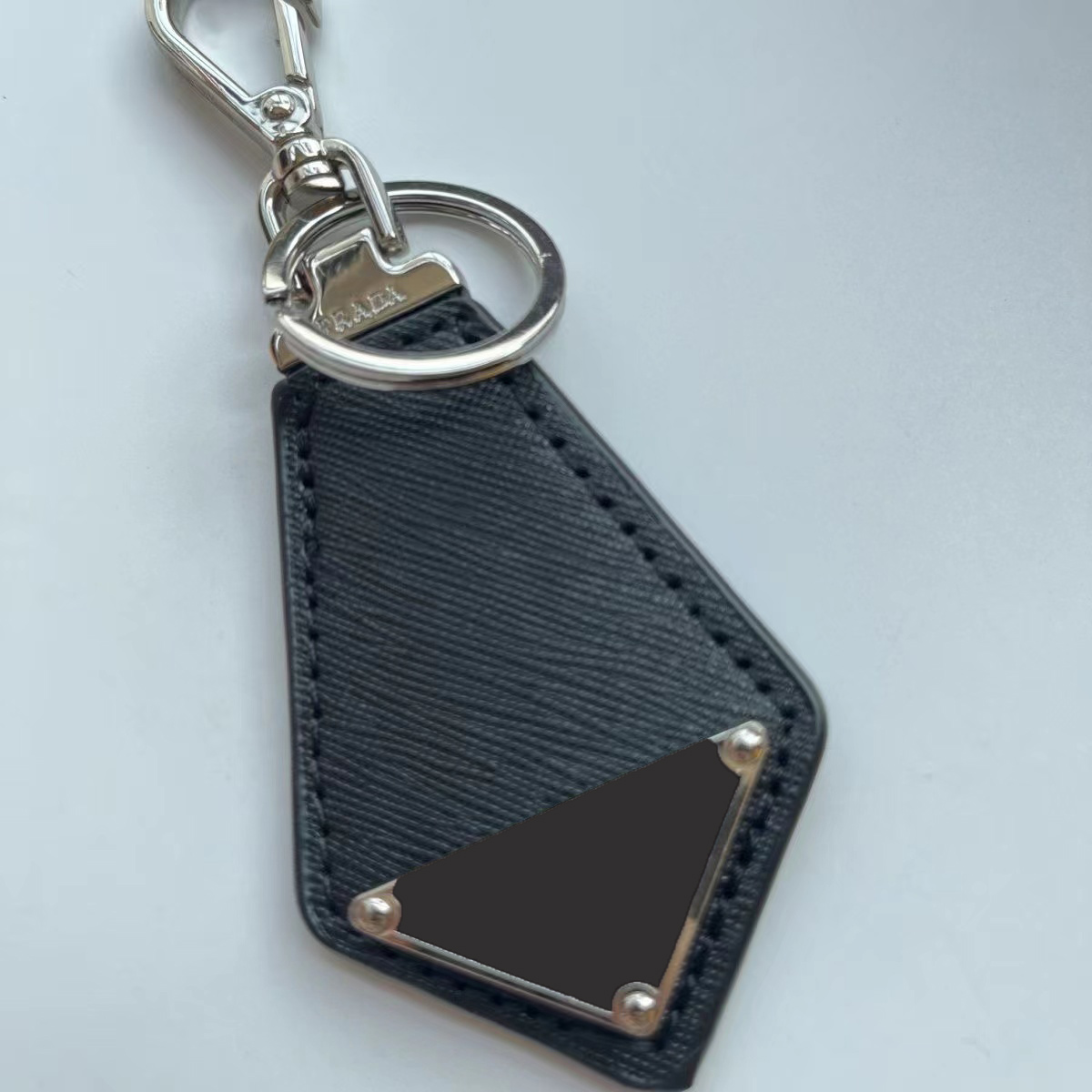 

Designer Unisex Black Key Chain Accessories P Keychains Letter Luxury Pattern Car Keychain Jewelry Gifts Lanyards For Key Bag