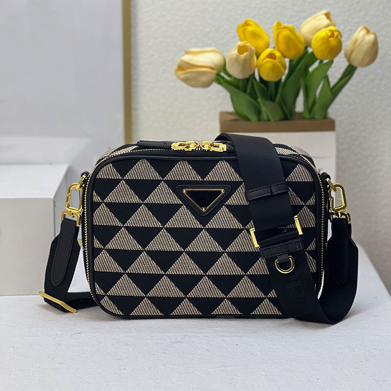 

Designer bags Triangle Crossbody bag shoulder bags luxury wallet leather Messenger tote men or women purse card holder, Size: 22cm