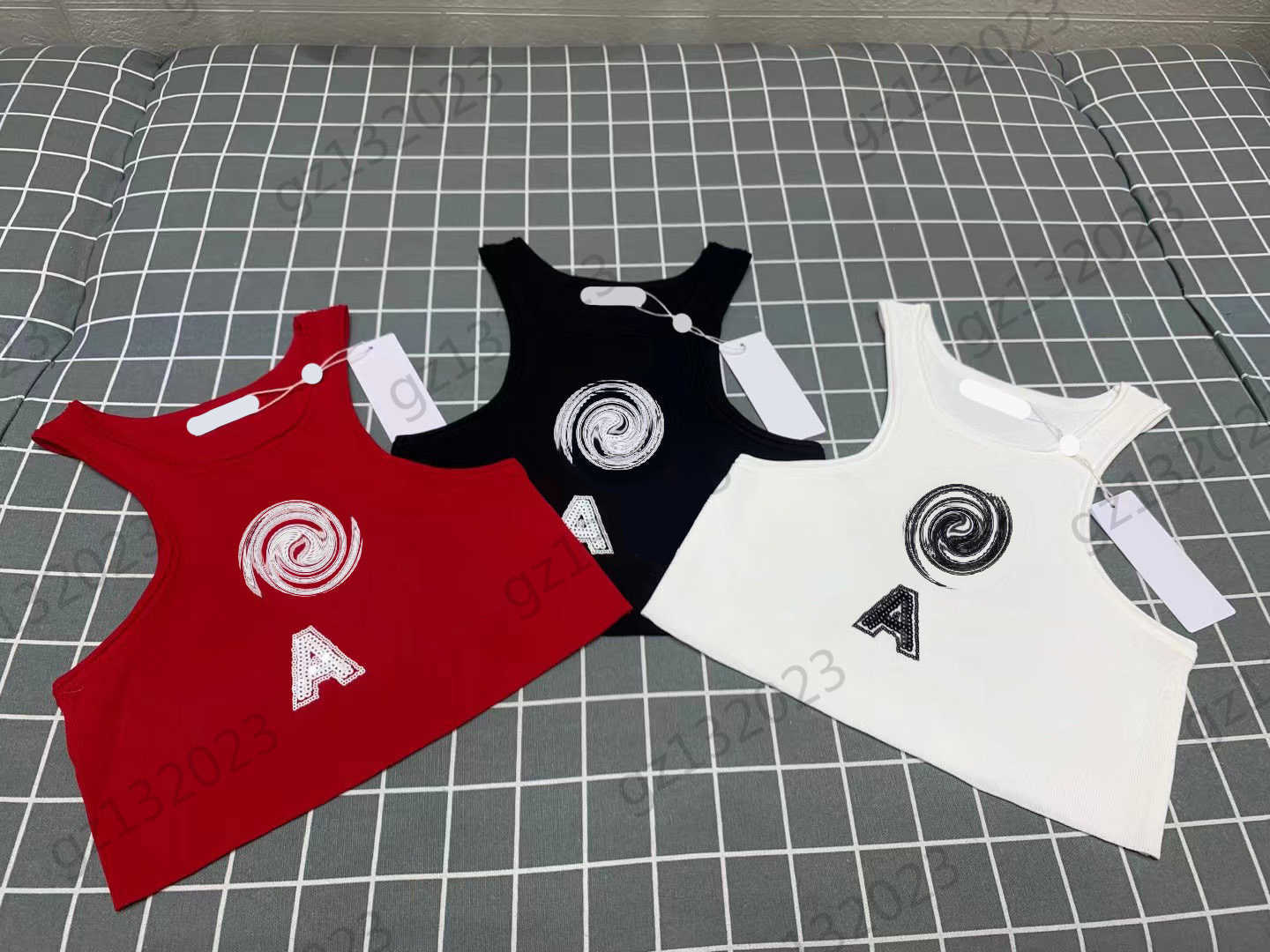 

Womens Tanks Camis Sequin Embroidered Logo Sleeveless Vest Tops Round Neck Pullover Short Bare Waist Vests Tee Fashion Brand Women Clothes 3 Colors