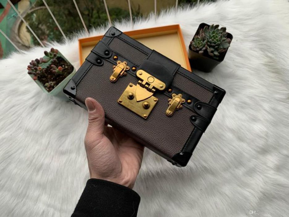 

Designer shoulder bag Popular twist bags leather small square Designers bag Metal long chain Louiseities Viutonities V shaped buckle Simple fashion very nice, Grey