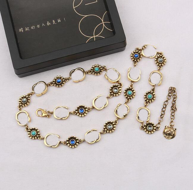 

Designer Letter Pendant Necklaces 18K Gold Plated Pearl Rhinestone Sweater Necklace for Women Wedding Party Jewelry Accessories 20style