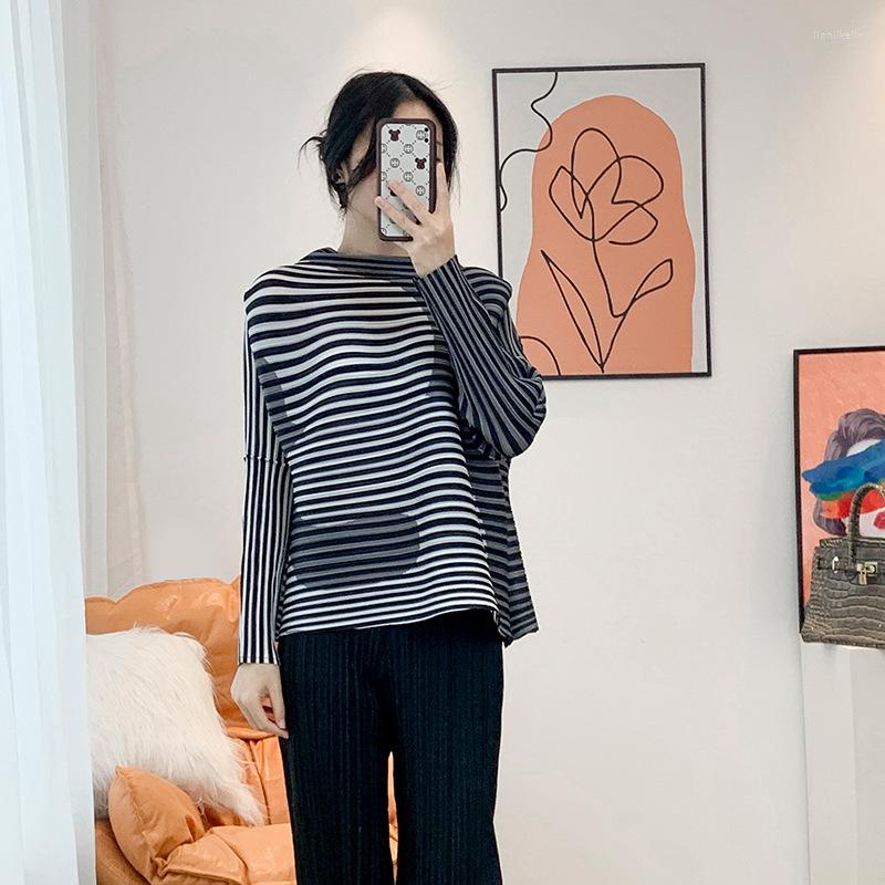

Women's T Shirts Miyake Pleated 2022Spring And Autumn Design Stripe Print Fashion Long Sleeve T-shirt Women's Slim Versatile Half High, Black