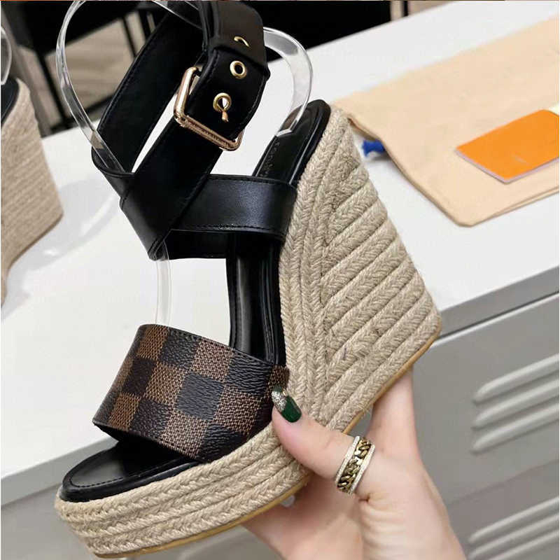 Designer Standboard Pumpe de sandale de coin Poste depuis des sandales de cale Chaussures de plate-forme Espadrille en cuir réel High Cross Strac