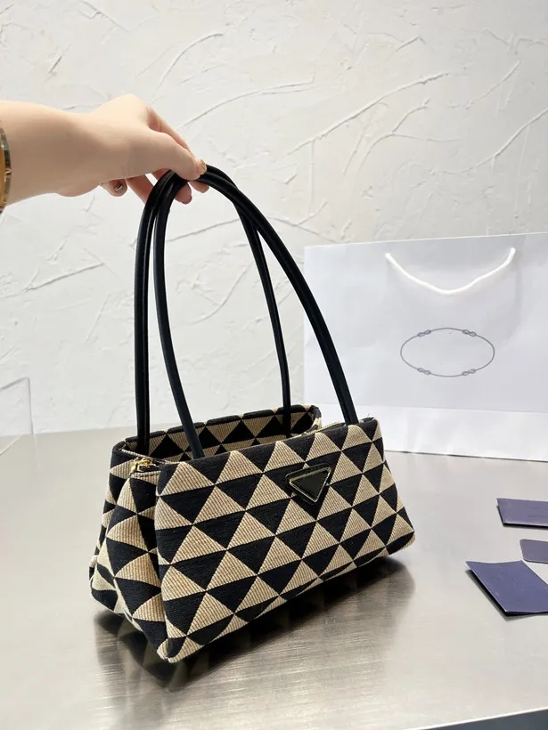 YY Sac à bandoulière en cuir et toile pour femmes Sac messager Prads Sac à main triangle avec chaîne en or de luxe pour femme Clip pour porte-mon