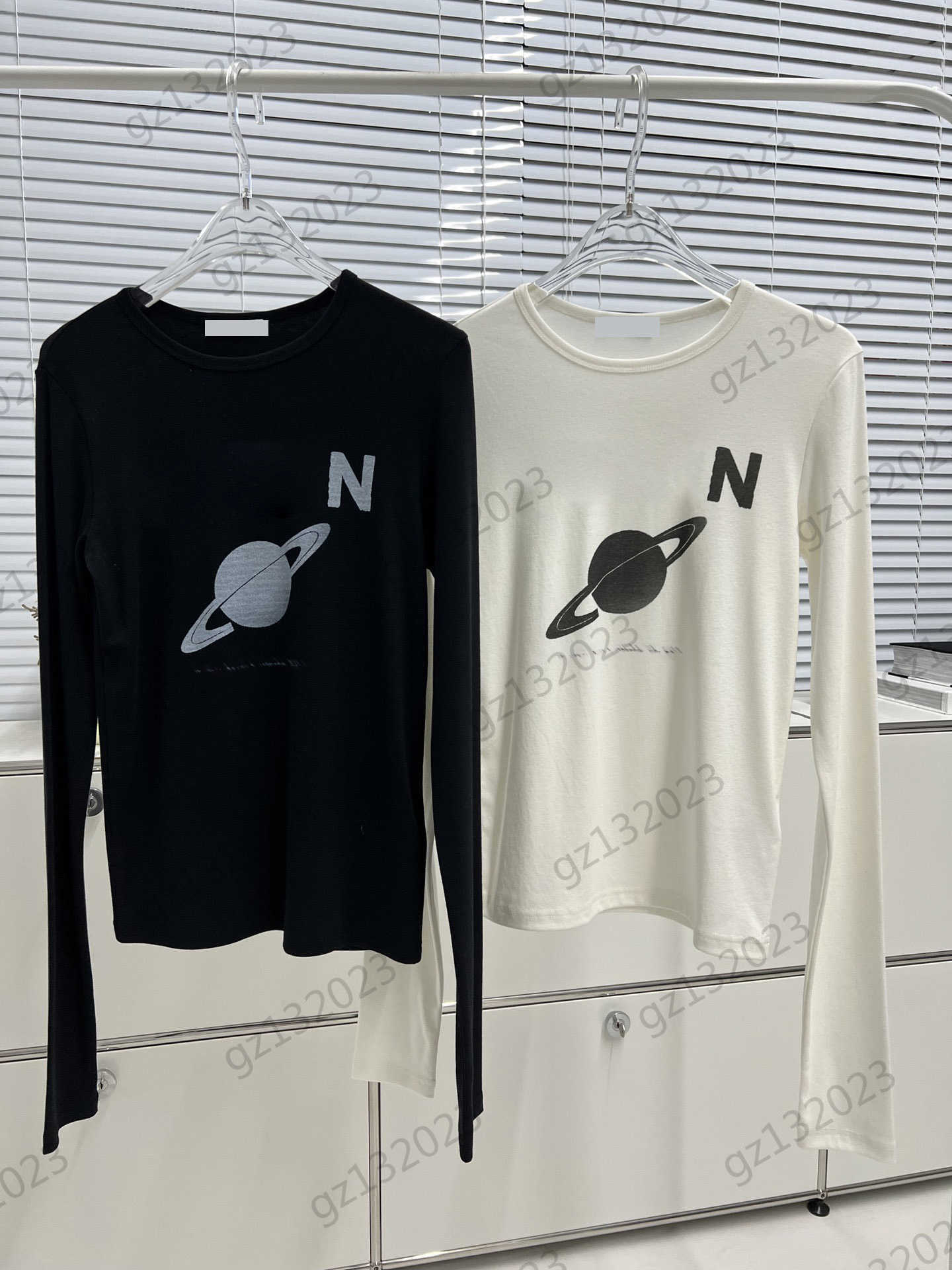 

Womens T-shirts Letter Planet Printing Round Neck Pullover T-shirt Tees Classic Basic Simple Casual Style Undershirt Tops Designer Women Apparel 2 Colors, 4 black