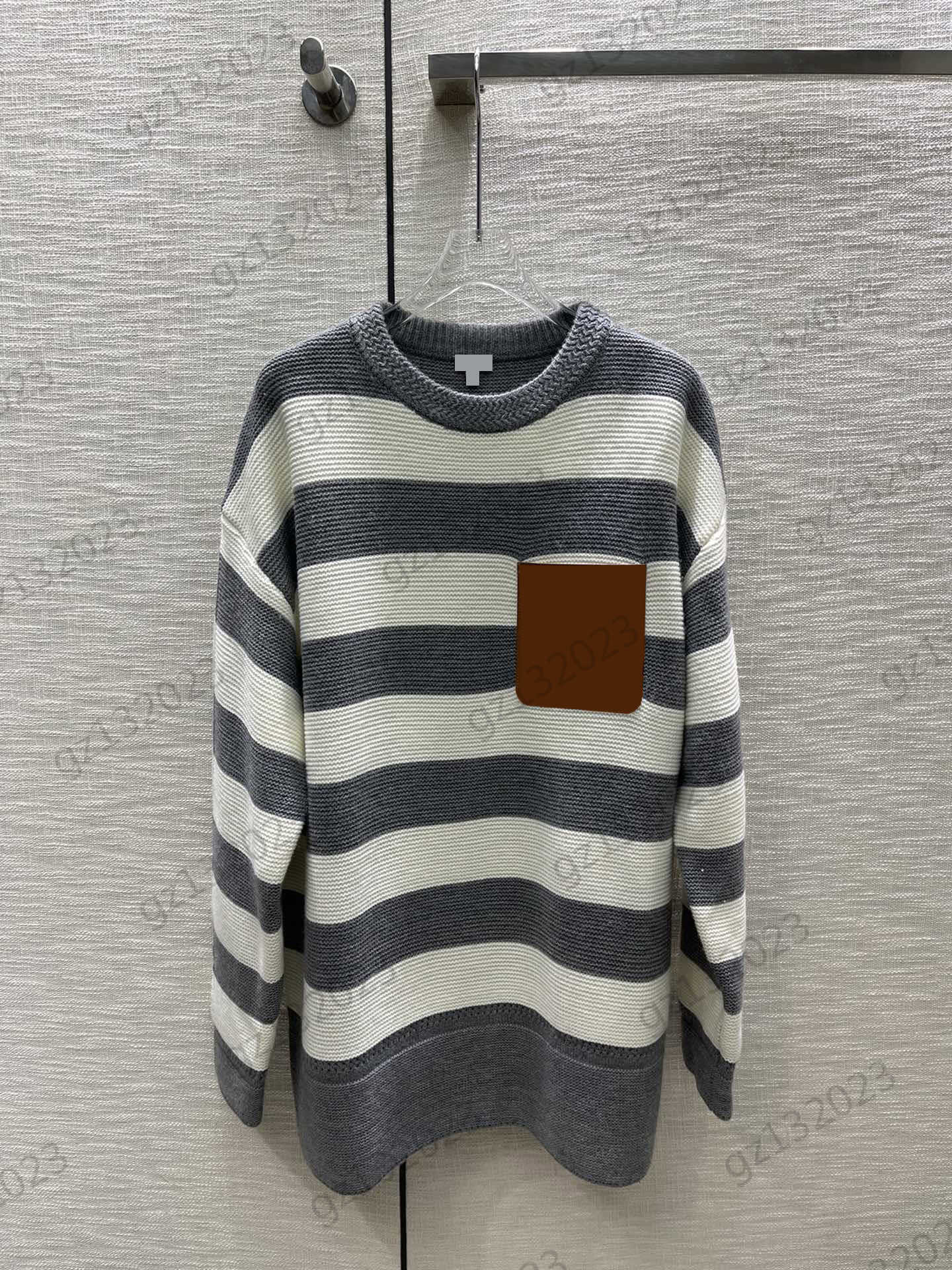 

Womens Sweater Front Leather Pocket Striped Crew Neck Knitted Sweater Off Shoulder Long Sleeves Loose Warm Knitwear Fashion Joker Designer Sweater Women