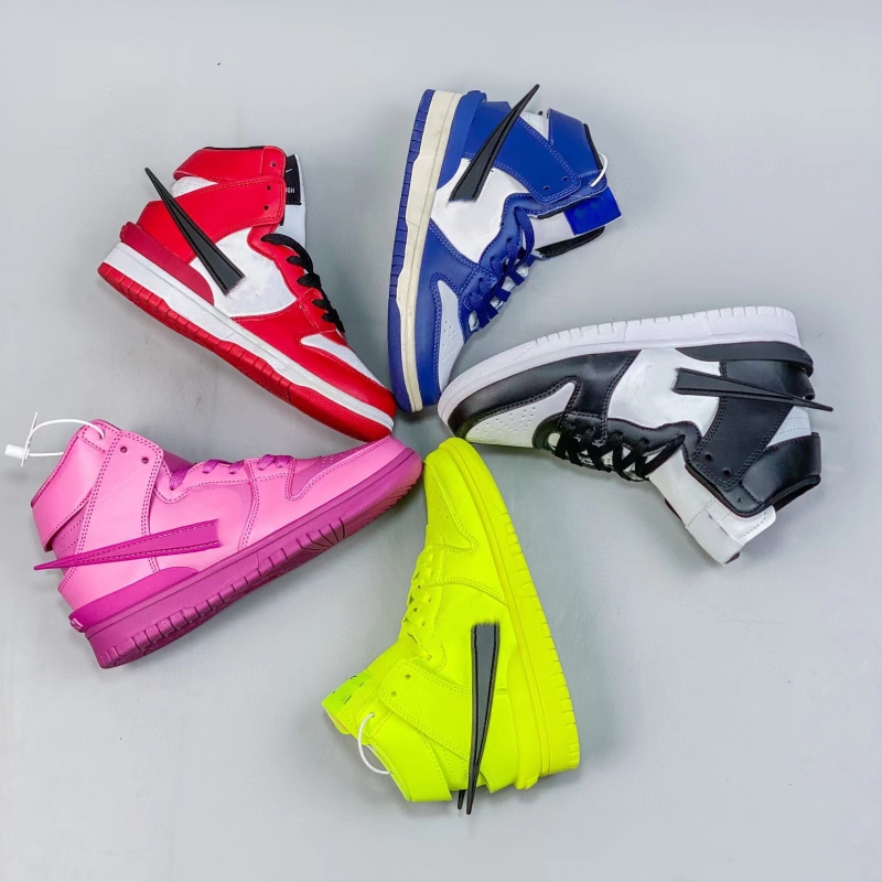 Bottes Mode Hommes Skateboard Chaussures Couple's Style Designer Chaussures Clourful Top Cuir Fluorescent Couleur Classique Marque De Luxe Antidé