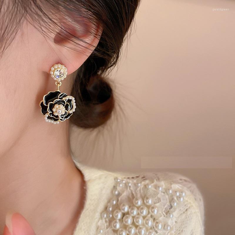 

Stud Earrings Luxury Black Pearl Camellia Drop Charm Jewelry Dangler Flower Rhinestones Gifts Women Girls Party Trend Accessories
