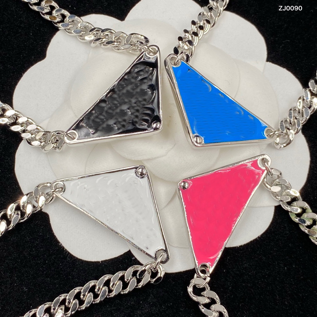 

Luxurys Design isosceles triangle Pendant Necklaces Fashion for Man Woman Inverted Triangle Letter Designers Clavicle Chain Necklace Jewelry Gifts PN1 --01